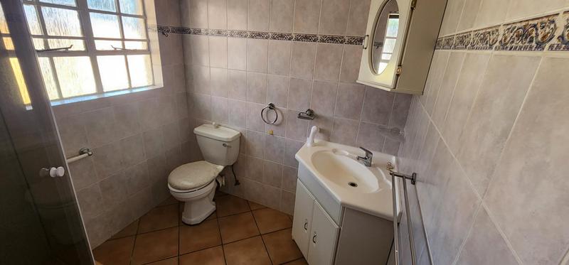 To Let 4 Bedroom Property for Rent in Klippoortjie Gauteng