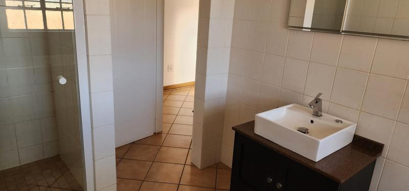 To Let 4 Bedroom Property for Rent in Klippoortjie Gauteng