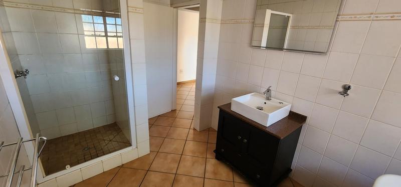 To Let 4 Bedroom Property for Rent in Klippoortjie Gauteng
