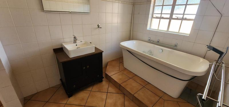 To Let 4 Bedroom Property for Rent in Klippoortjie Gauteng