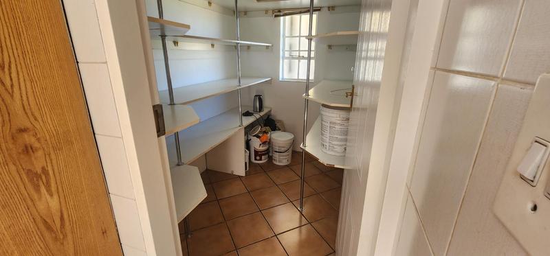 To Let 4 Bedroom Property for Rent in Klippoortjie Gauteng
