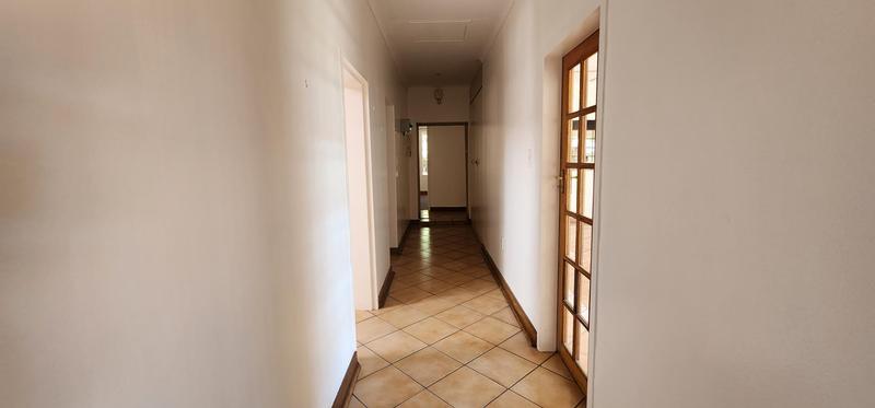 To Let 4 Bedroom Property for Rent in Klippoortjie Gauteng