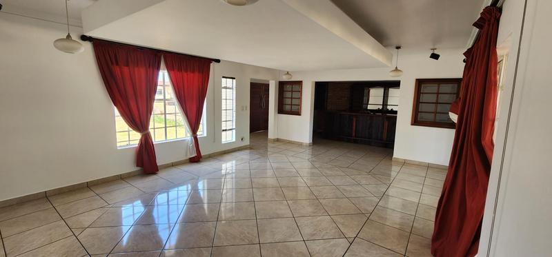 To Let 4 Bedroom Property for Rent in Klippoortjie Gauteng