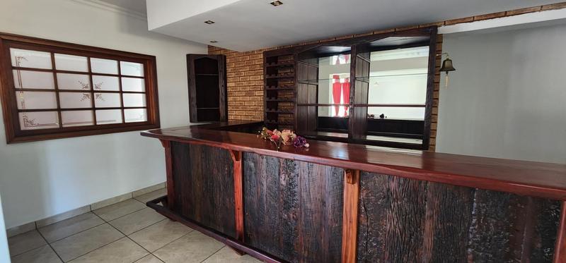 To Let 4 Bedroom Property for Rent in Klippoortjie Gauteng