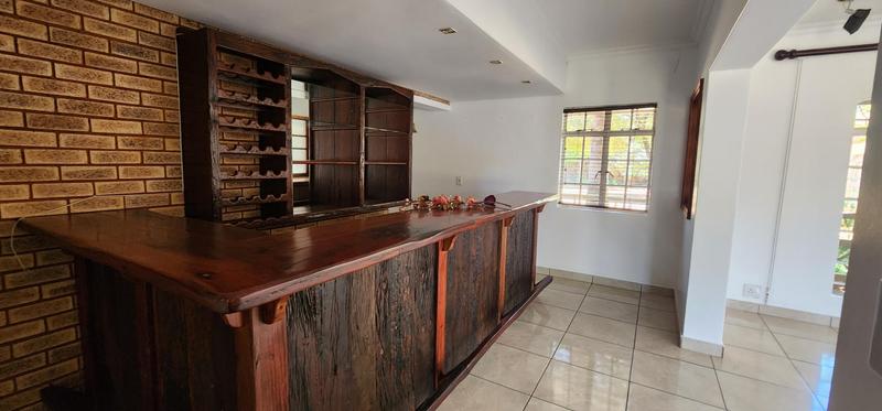 To Let 4 Bedroom Property for Rent in Klippoortjie Gauteng