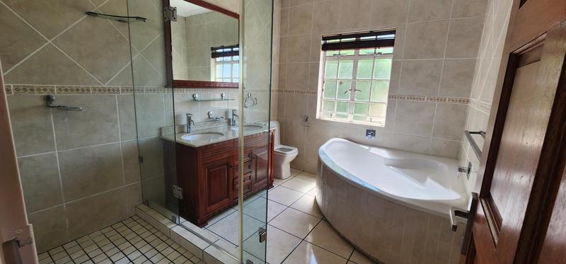 To Let 4 Bedroom Property for Rent in Klippoortjie Gauteng