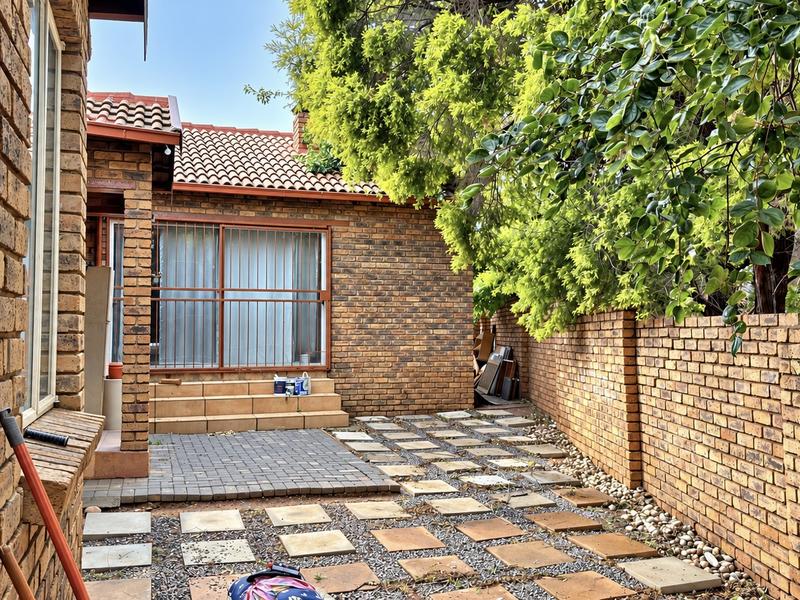 3 Bedroom Property for Sale in Amberfield Gauteng