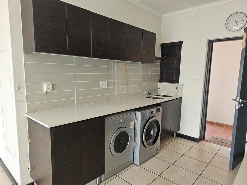To Let 2 Bedroom Property for Rent in Oakdene Gauteng