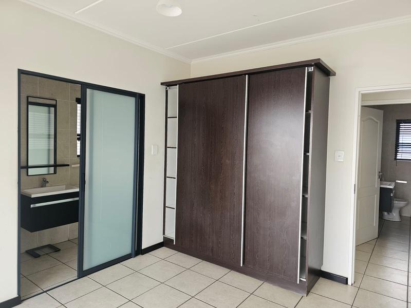 To Let 2 Bedroom Property for Rent in Oakdene Gauteng