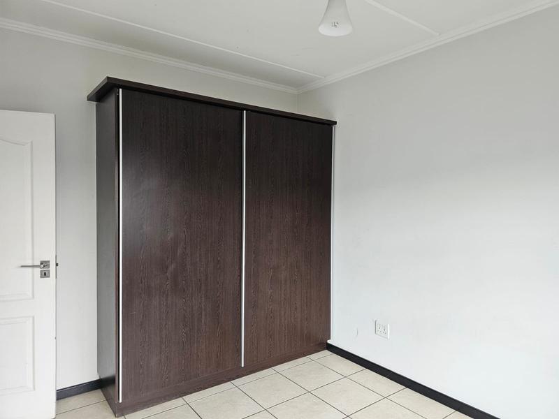 To Let 2 Bedroom Property for Rent in Oakdene Gauteng