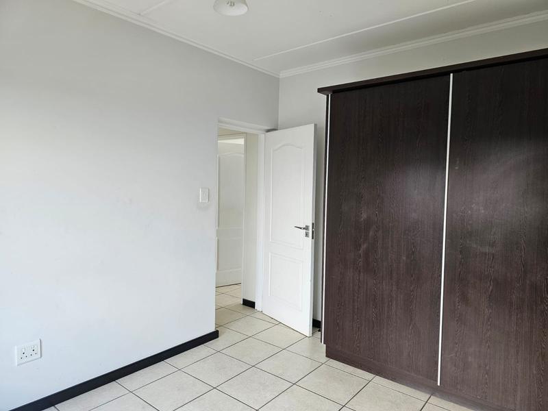 To Let 2 Bedroom Property for Rent in Oakdene Gauteng