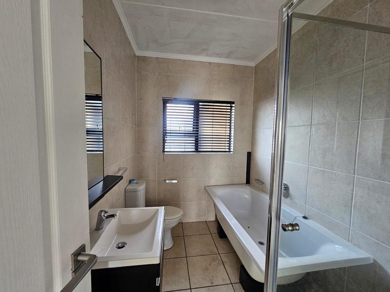 To Let 2 Bedroom Property for Rent in Oakdene Gauteng