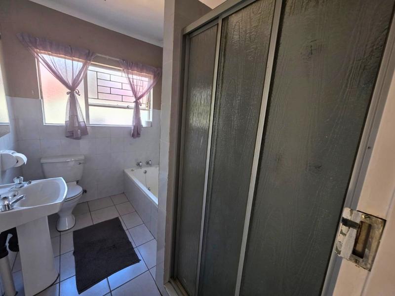 To Let 3 Bedroom Property for Rent in Blue Gill Estate Gauteng