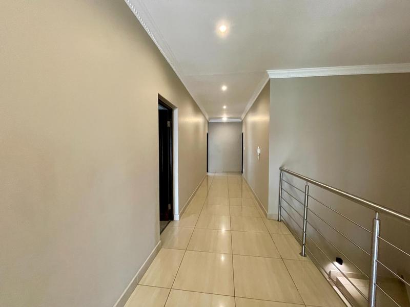 5 Bedroom Property for Sale in Willow Acres Gauteng