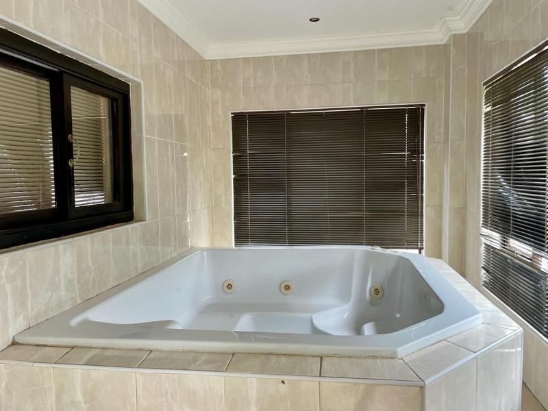 5 Bedroom Property for Sale in Willow Acres Gauteng