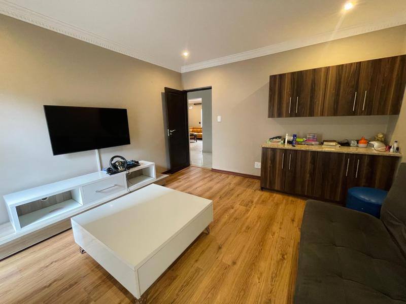 5 Bedroom Property for Sale in Willow Acres Gauteng