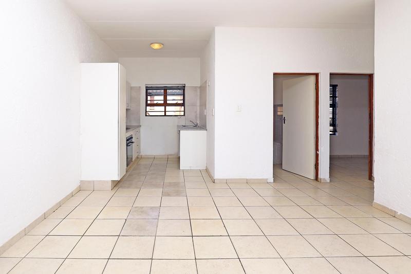 To Let 2 Bedroom Property for Rent in Ruimsig Gauteng
