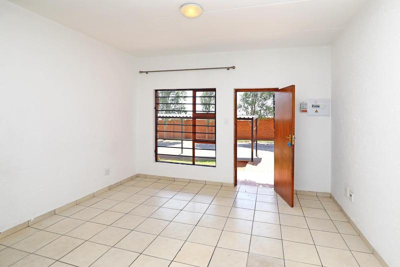 To Let 2 Bedroom Property for Rent in Ruimsig Gauteng