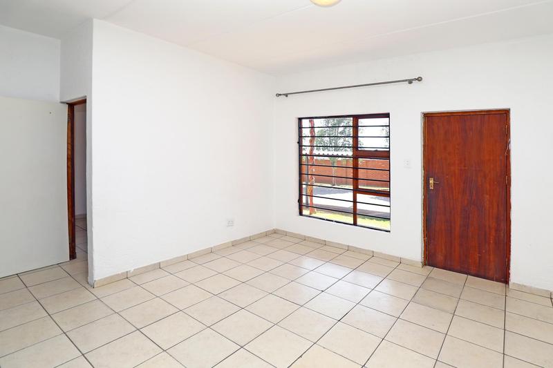 To Let 2 Bedroom Property for Rent in Ruimsig Gauteng