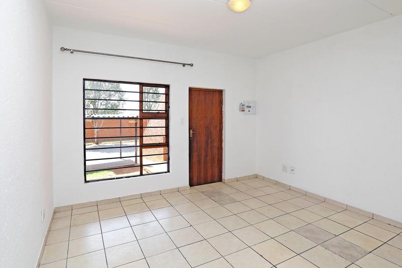 To Let 2 Bedroom Property for Rent in Ruimsig Gauteng