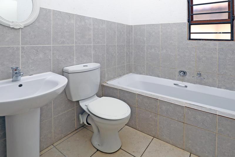 To Let 2 Bedroom Property for Rent in Ruimsig Gauteng
