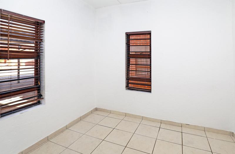 To Let 2 Bedroom Property for Rent in Ruimsig Gauteng