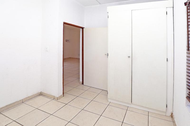 To Let 2 Bedroom Property for Rent in Ruimsig Gauteng