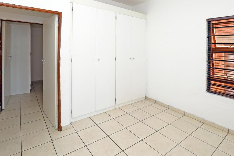 To Let 2 Bedroom Property for Rent in Ruimsig Gauteng