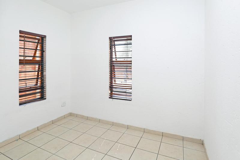 To Let 2 Bedroom Property for Rent in Ruimsig Gauteng