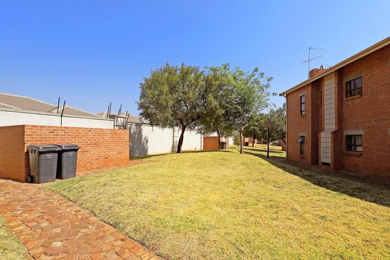 To Let 2 Bedroom Property for Rent in Ruimsig Gauteng