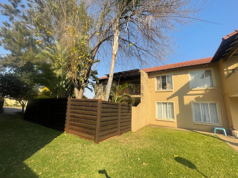2 Bedroom Property for Sale in Die Hoewes Gauteng