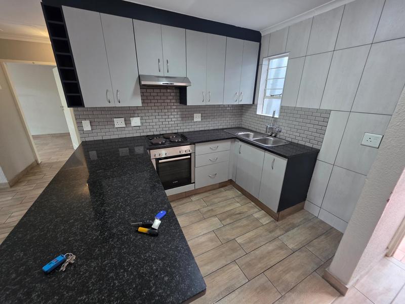 2 Bedroom Property for Sale in Benmore Gauteng