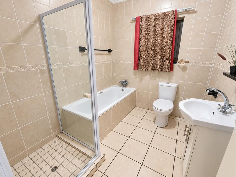 5 Bedroom Property for Sale in Amberfield Gauteng