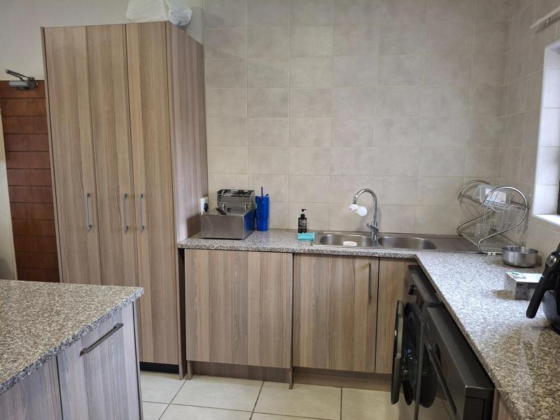 To Let 2 Bedroom Property for Rent in Victory Park Gauteng