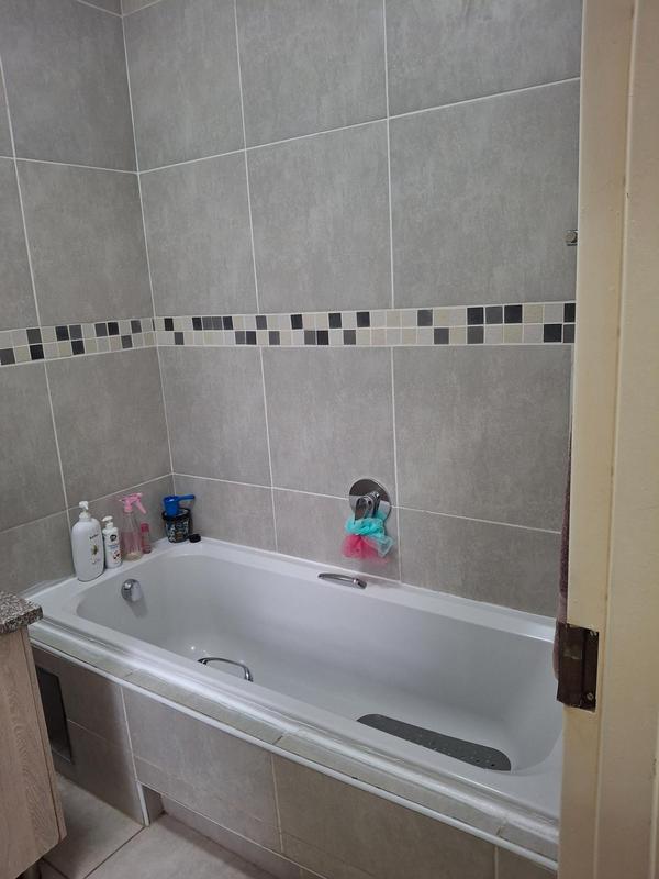 To Let 2 Bedroom Property for Rent in Victory Park Gauteng