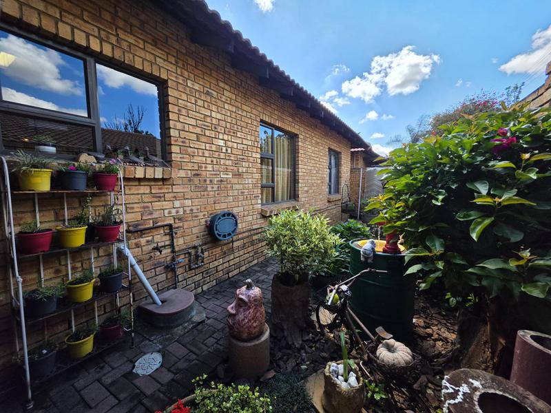 3 Bedroom Property for Sale in New Redruth Gauteng
