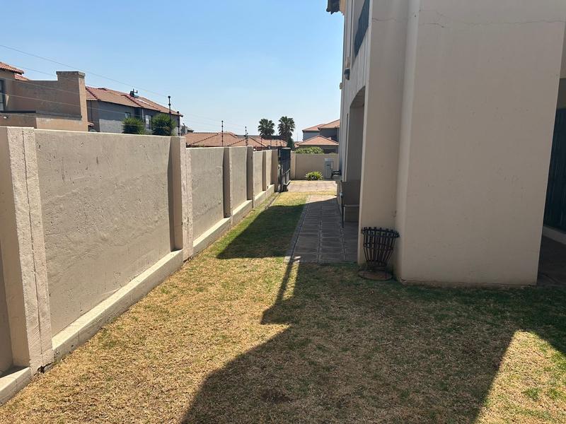 To Let 3 Bedroom Property for Rent in Sonneveld Gauteng