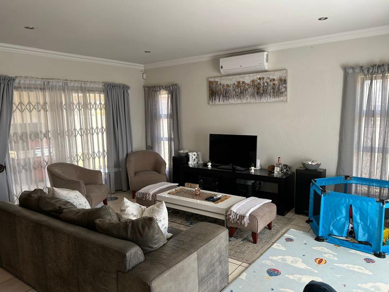 To Let 3 Bedroom Property for Rent in Sonneveld Gauteng