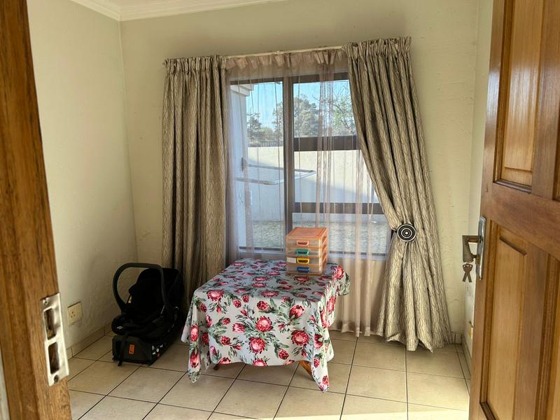 To Let 3 Bedroom Property for Rent in Sonneveld Gauteng