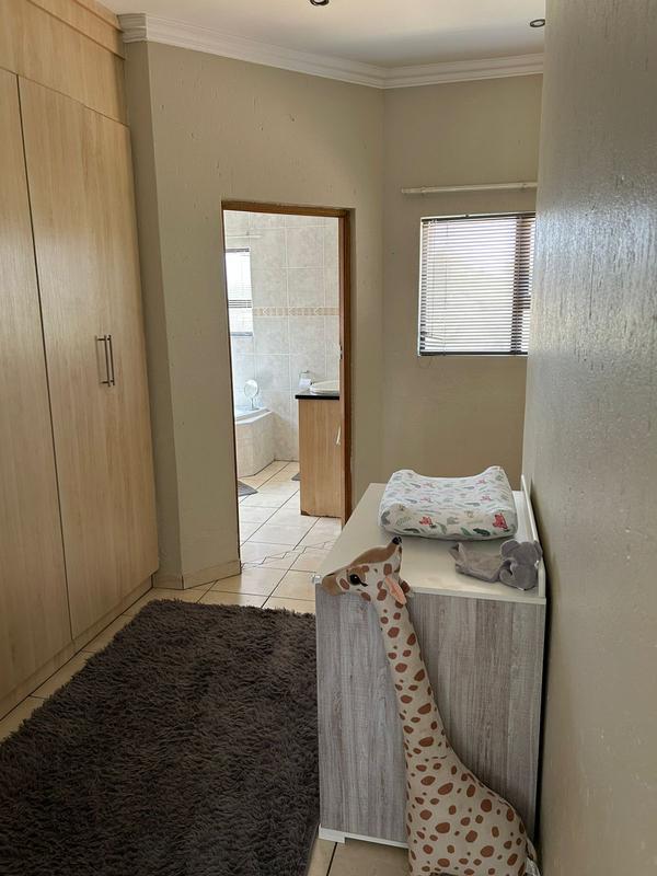To Let 3 Bedroom Property for Rent in Sonneveld Gauteng