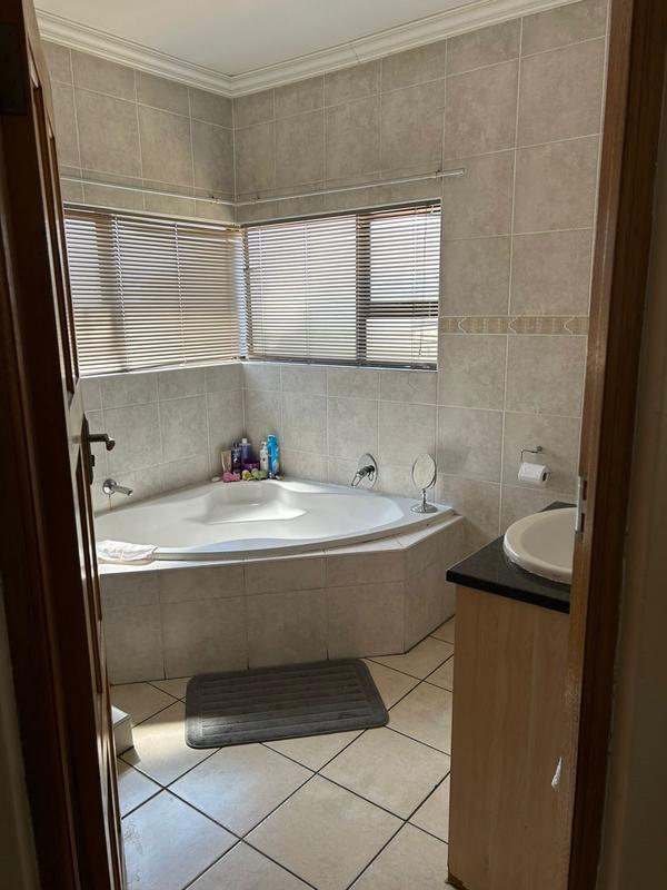 To Let 3 Bedroom Property for Rent in Sonneveld Gauteng