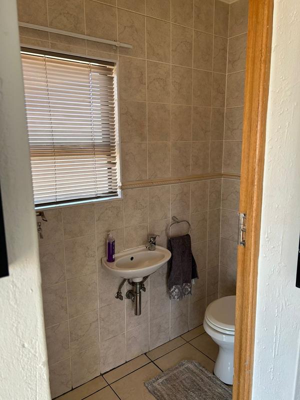 To Let 3 Bedroom Property for Rent in Sonneveld Gauteng