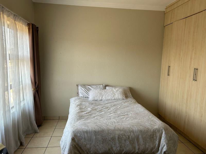 To Let 3 Bedroom Property for Rent in Sonneveld Gauteng