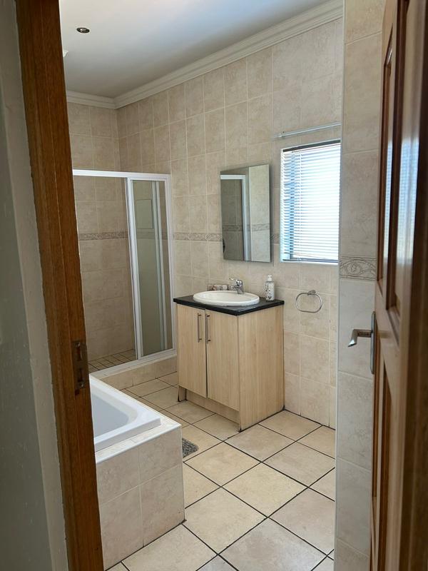To Let 3 Bedroom Property for Rent in Sonneveld Gauteng
