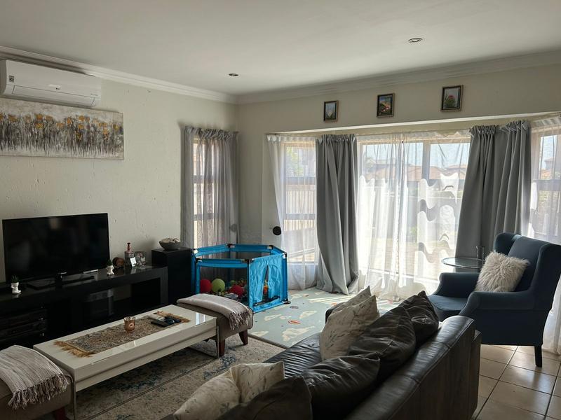 To Let 3 Bedroom Property for Rent in Sonneveld Gauteng