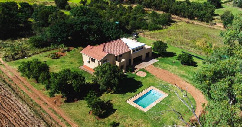6 Bedroom Property for Sale in Kameeldrift West Gauteng