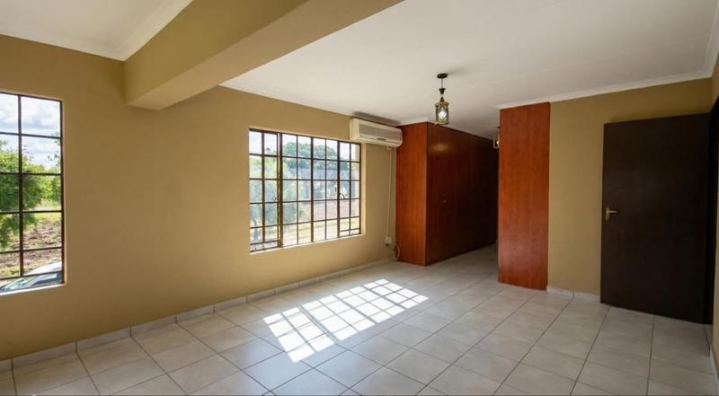 6 Bedroom Property for Sale in Kameeldrift West Gauteng
