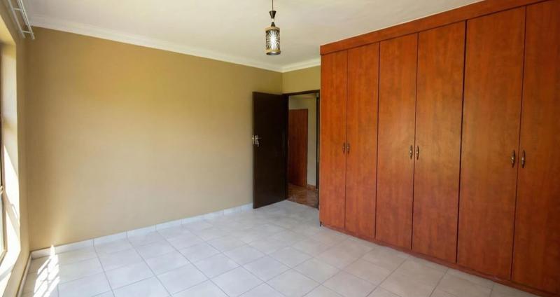 6 Bedroom Property for Sale in Kameeldrift West Gauteng