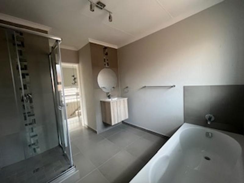 To Let 3 Bedroom Property for Rent in Fairlead Gauteng