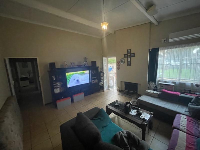 To Let 3 Bedroom Property for Rent in Bonaero Park Gauteng